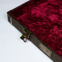 Load image into Gallery viewer, TGI Heritage Series Bass Guitar Hardcase - 1904
